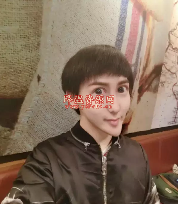蛇精男再现,网友称:又换脸了 新闻热点 第3张